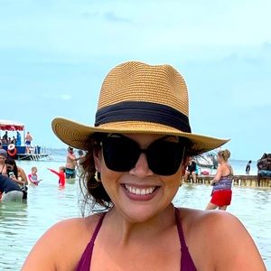 Meet your Posher, Danelle